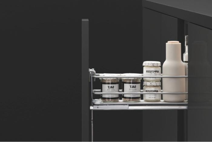 Изтегляща кошница за бутилки 20см с частично изтегляне и плавно затваряне ляво захващане с включени разделители