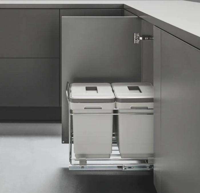 С-ма изтег.пластмасови кофи с плавно затв. и авт.капак за шкаф 40см.VIBO